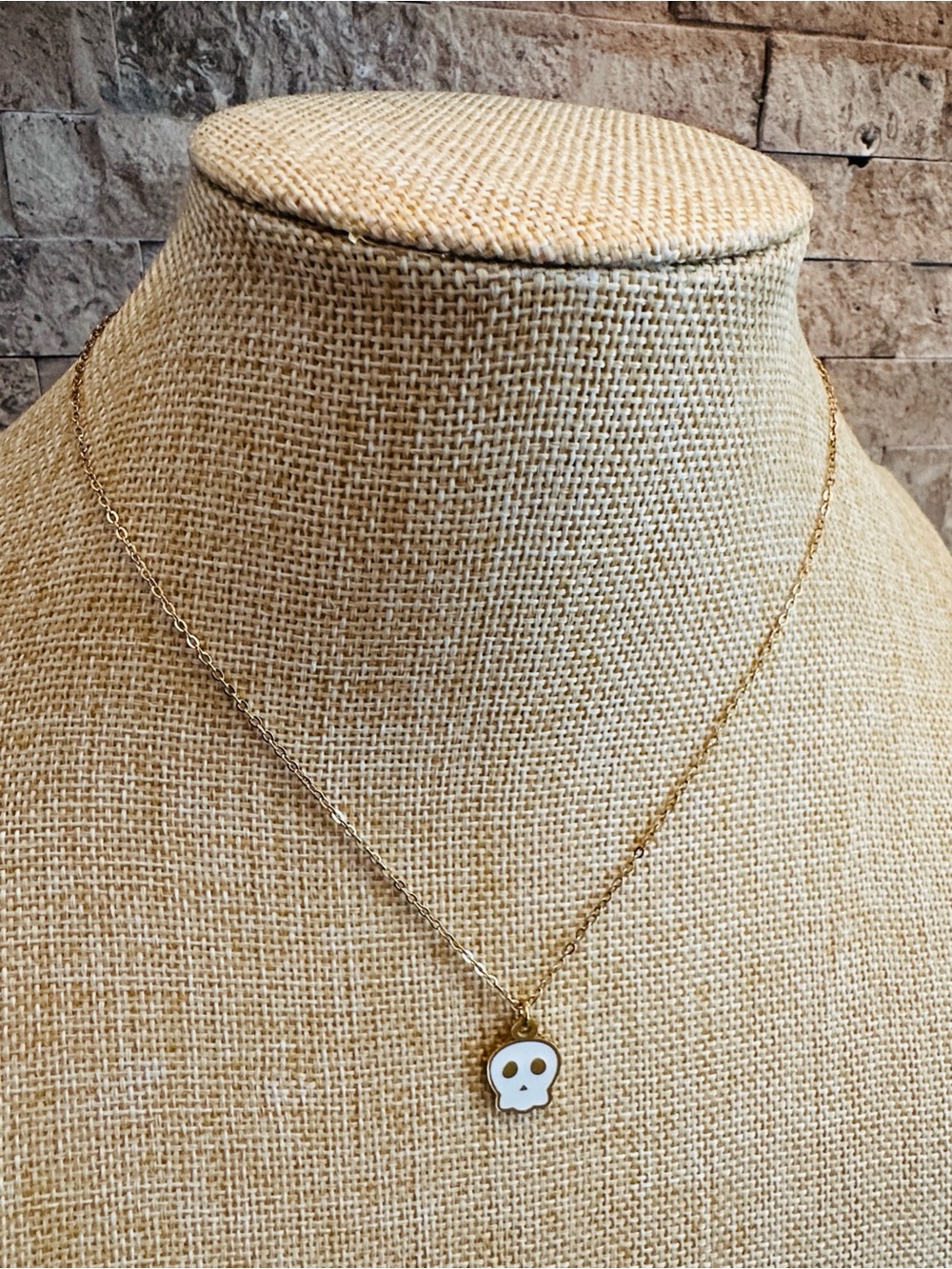 Fashion Jewelry Gold Necklace with White Skull Charm